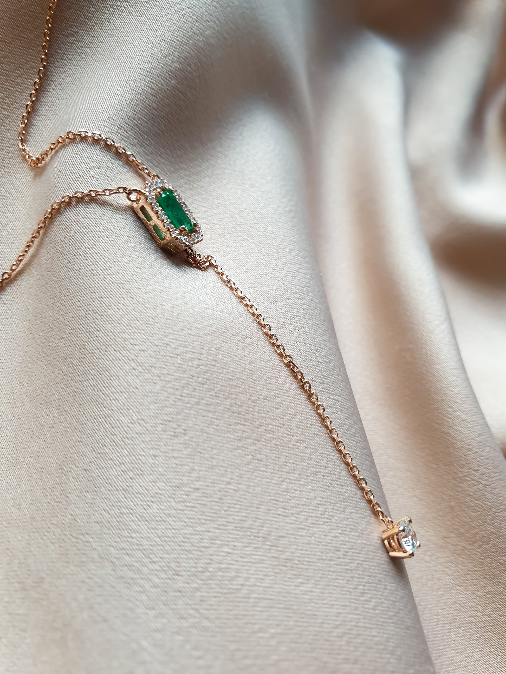 Classy Y shaped necklace in 14k gold with emerald and natural diamonds