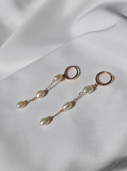 Falling pearls earrings in 14K rose gold