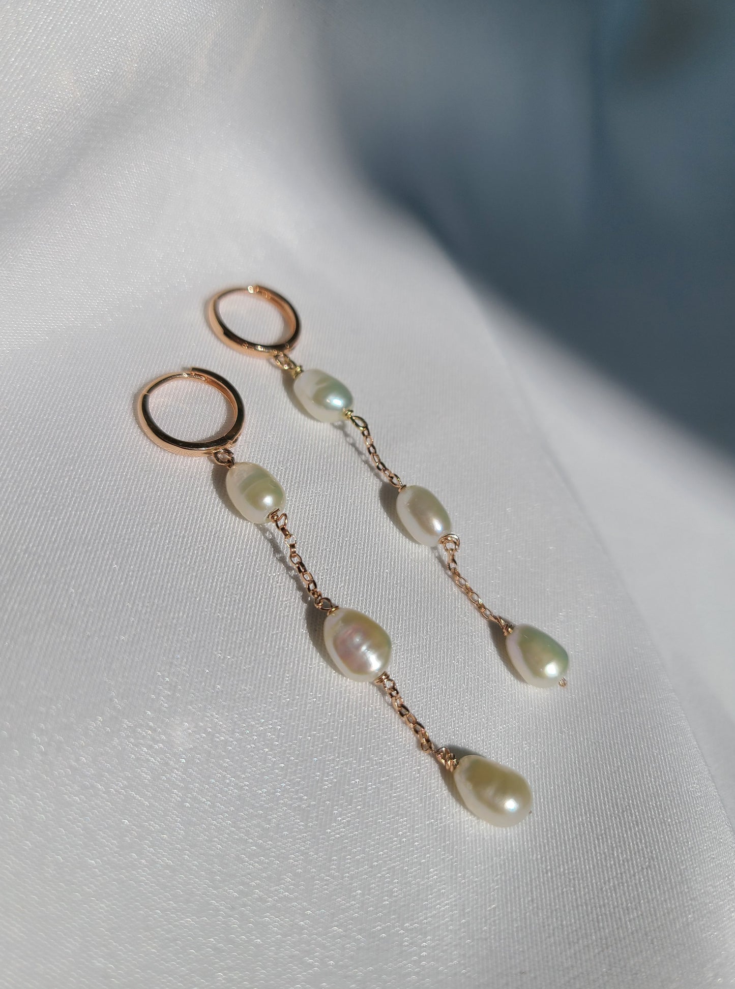 Falling pearls earrings in 14K rose gold