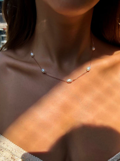  classy 5 pearls necklace in 14K rose gold