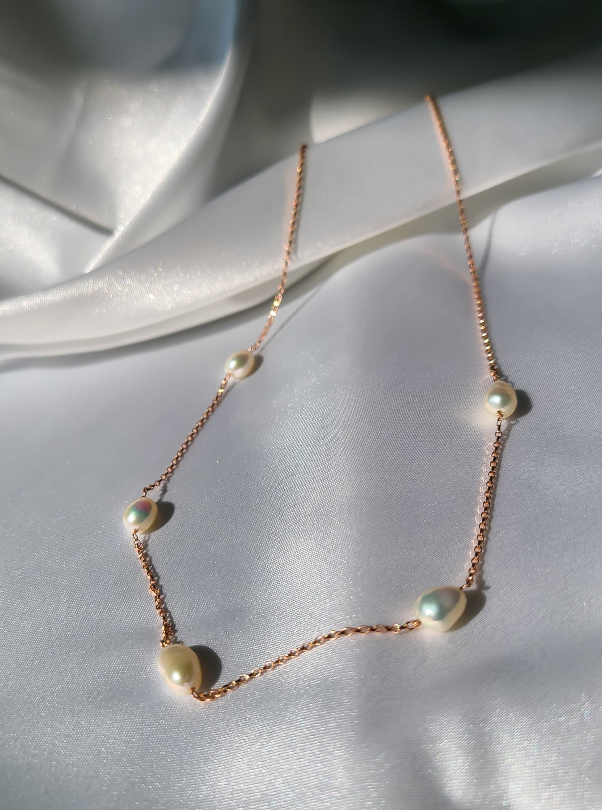  classy 5 pearls necklace in 14K rose gold